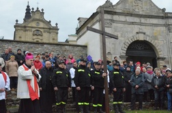 Krzyż trwa, choć zmienia się świat