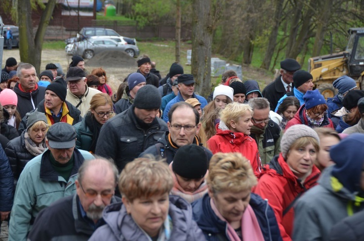 Droga krzyżowa na Święty Krzyż 