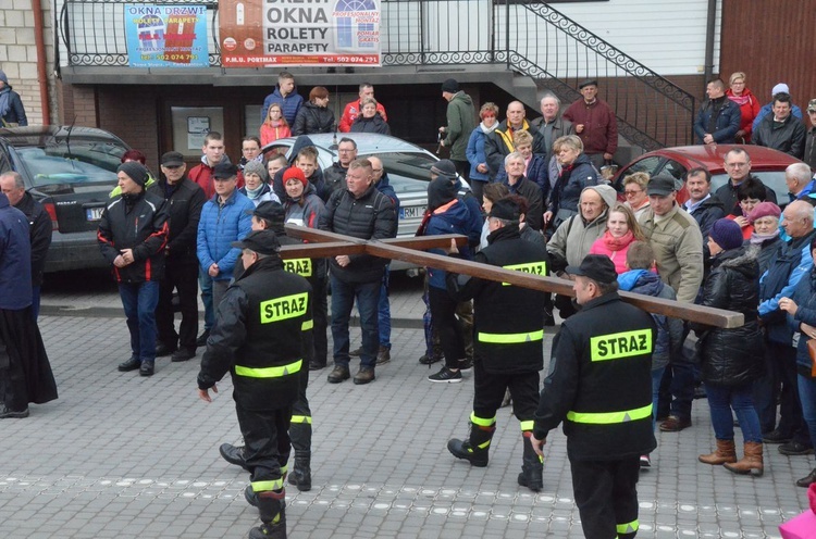 Droga krzyżowa na Święty Krzyż 