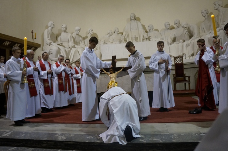 Liturgia Wielkiego Piątku w parafii NSPJ w Nowym Targu 