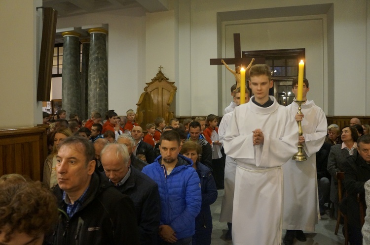 Liturgia Wielkiego Piątku w parafii NSPJ w Nowym Targu 