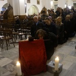 Liturgia Wielkiego Piątku w parafii NSPJ w Nowym Targu 