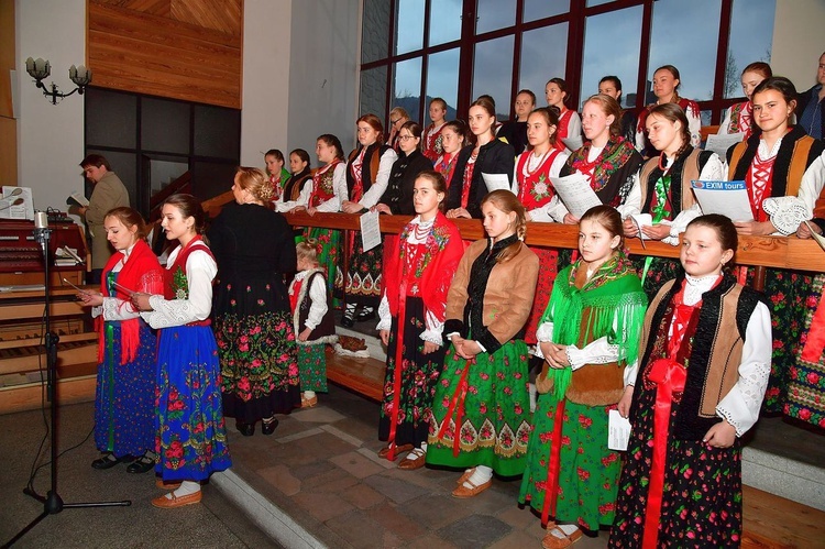 Liturgia Wielkiego Piątku w Zakopanem - parafia Świętego Krzyża.