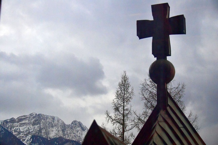 Liturgia Wielkiego Piątku w Zakopanem - parafia Świętego Krzyża.