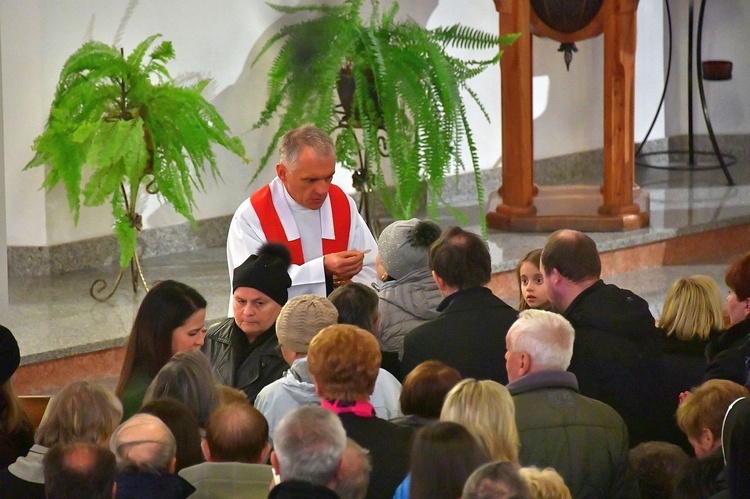 Liturgia Wielkiego Piątku w Zakopanem - parafia Świętego Krzyża.