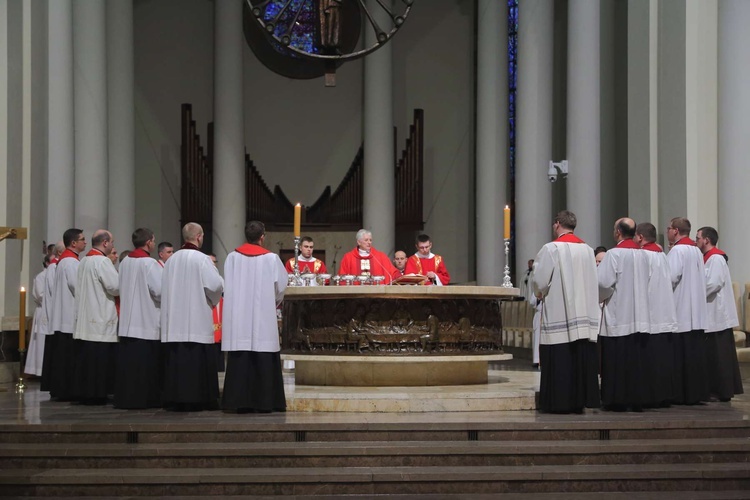 Liturgia Wielkiego Piątku w katowickiej katedrze