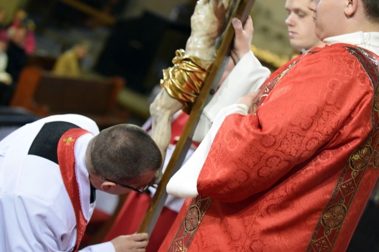 Wielki Piątek. Liturgia Męki Pańskiej w katedrze