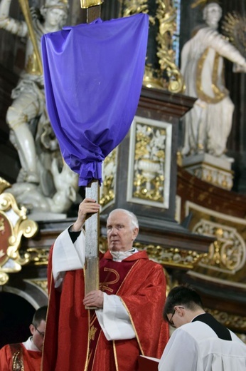 Wielki Piątek. Liturgia Męki Pańskiej w katedrze