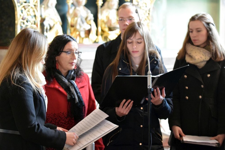 Wielki Piątek. Liturgia Męki Pańskiej w katedrze