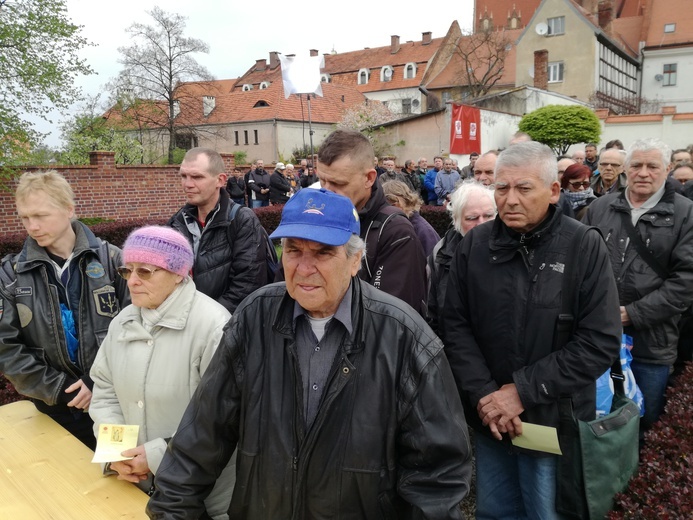 200 paczek dla najuboższych