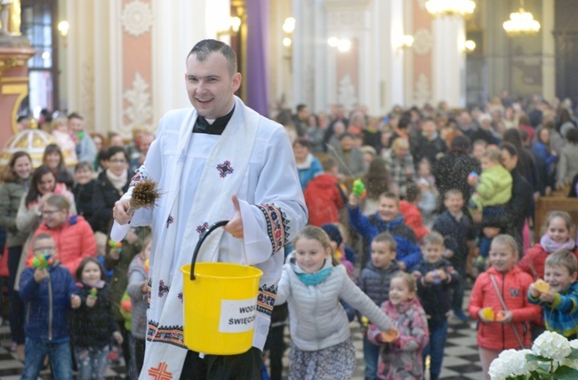 Dyngus w kolegiacie św. Bartłomieja w Opocznie