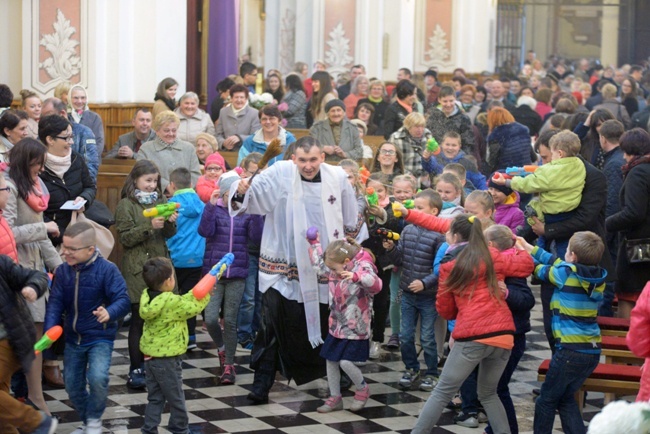 Dyngus w kolegiacie św. Bartłomieja w Opocznie