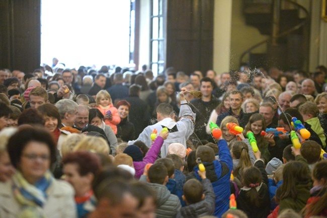 Dyngus w kolegiacie św. Bartłomieja w Opocznie