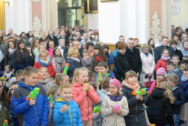 Dyngus w kolegiacie św. Bartłomieja w Opocznie