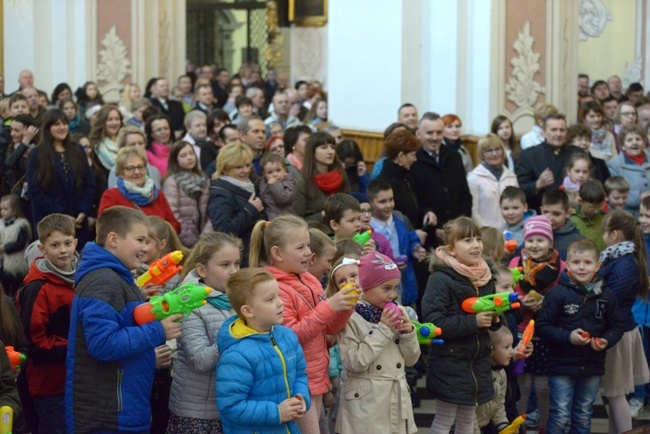 Dyngus w kolegiacie św. Bartłomieja w Opocznie