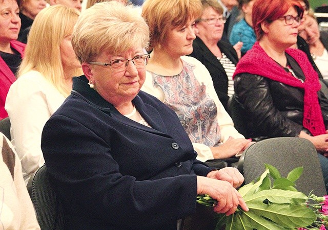 Janina Stadnik, doktor nauk humanistycznych, językoznawca, regionalistka, wieloletni pedagog i wykładowca, laureatka Nagrody im. Michała Marczaka.