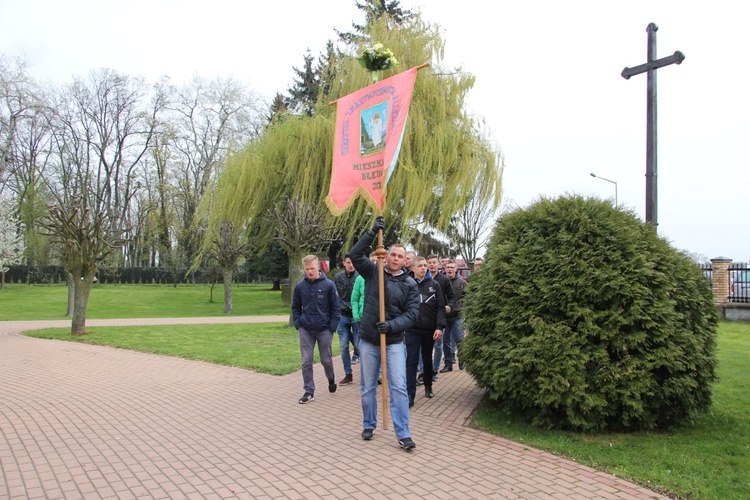 Chorągwiarze z parafii w Boczkach