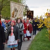 W barwnej procesji wyróżniały się panie z zespołu "Kaszewianki"