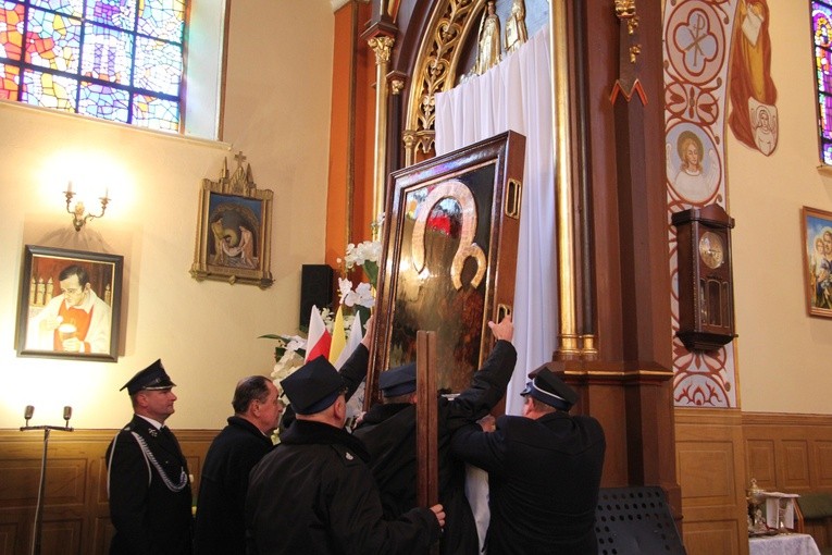 Powitanie ikony MB Częstochowskiej w Strzegocinie