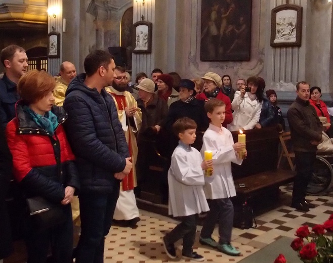 Wprowadzenie relikwii św. Faustyny i św. Jana Pawła II do kościoła św. Piotra w Lublinie