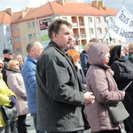 Koronka do Bożego Miłosierdzia na rynku w Koszalinie