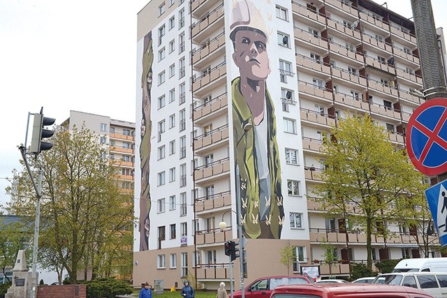 ▲	Mural na wieżowcu przy ul. Żeromskiego 74, przedstawiający polskiego robotnika i konar drzewa w formie splecionych rąk.