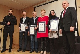 Podczas debaty rozstrzygnięto konkurs dla dziennikarzy. Wśród laureatów byli: M. Szczęch, L. Kalinowski, E. Samsel-Czerniawska i E. Rymarowicz. Nagrody wręczyli Władysław Dajczak, wojewoda lubuski, i Piotr Bromber, dyrektor NFZ.