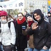 ▲	Przejście przez centrum Częstochowy było wyraźnym świadectwem wiary.