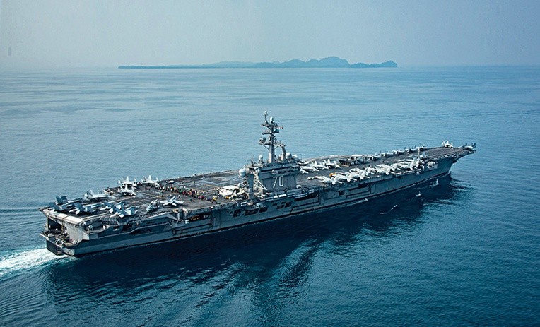 Amerykański lotniskowiec USS Carl Vinson wysłany przez prezydenta USA Trumpa w kierunku Półwyspu Koreańskiego jako reakcja na testowanie przez Koreę Północną pocisków balistycznych.