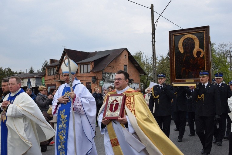 Procesji z ikoną jasnogórską przewodniczył bp Wojciech Osial