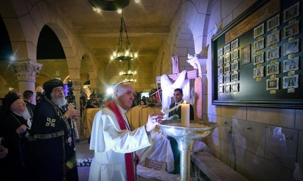 Papież w miejscu upamiętniającym męczenników