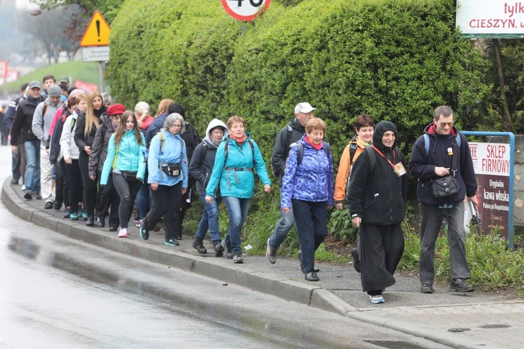 Cieszyńscy pielgrzymi wyruszyli w drogę już w sobote rano...