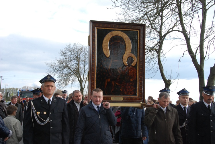 Powitanie ikony MB Częstochowskiej w Łaniętach