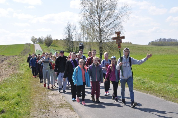 Pielgrzymka "Promienista" - dzień I - grupa z Barwic