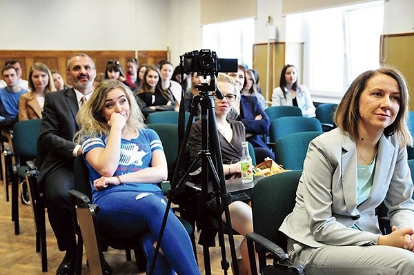 Uczestnicy wydarzenia, które miało podnieść poziom rozumienia mediów w kontekście złożonych zagrożeń.