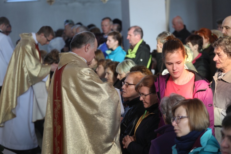 Poświęcenie witraża Bożego Miłosierdzia w kościele w Nidku