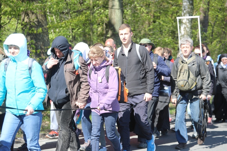 Pielgrzymi wspierają remont klasztoru sióstr klarysek od Wieczystej Adoracji w Kętach - 2017