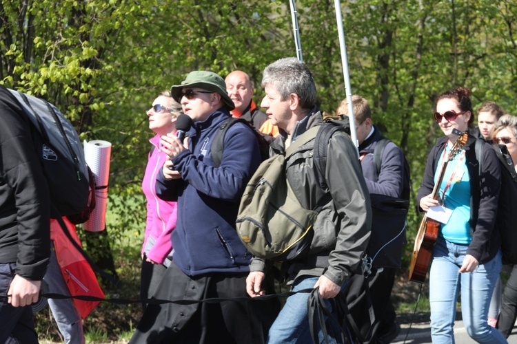 Pielgrzymi wspierają remont klasztoru sióstr klarysek od Wieczystej Adoracji w Kętach - 2017