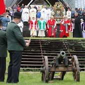 Salwy armatnie ku czci Królowej Polski