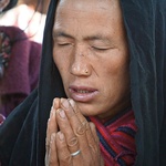Kobieta Tamangów podczas modlitwy.