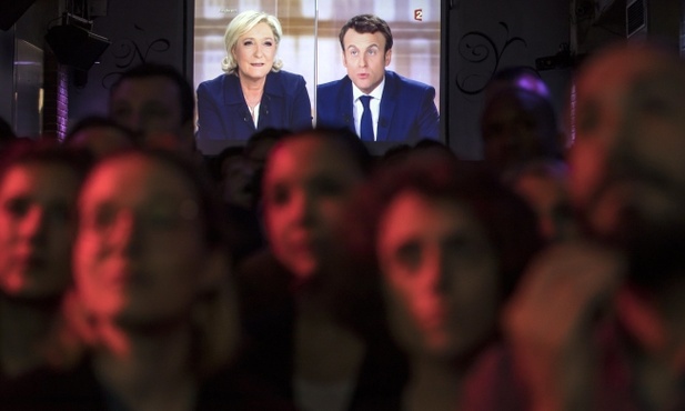 Francja - sondaż po debacie: Macron był bardziej przekonujący