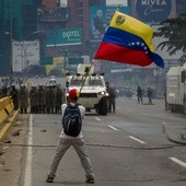 Wenezuela: Wóz pancerny wjechał w demonstrantów