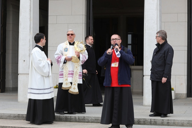 5. pielgrzymka diecezjalna z Hałcnowa wkracza do Łagiewnik