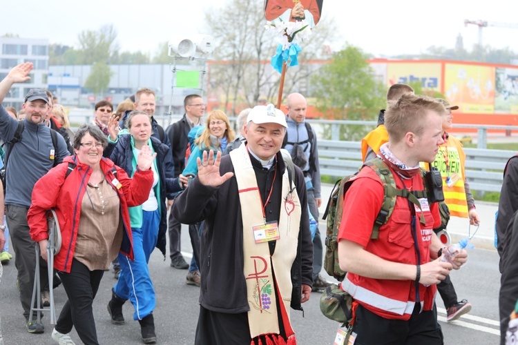 5. pielgrzymka diecezjalna z Hałcnowa wkracza do Łagiewnik