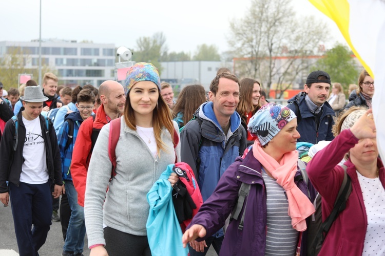 5. pielgrzymka diecezjalna z Hałcnowa wkracza do Łagiewnik