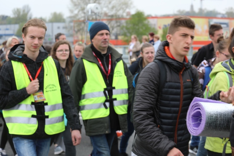 5. pielgrzymka diecezjalna z Hałcnowa wkracza do Łagiewnik