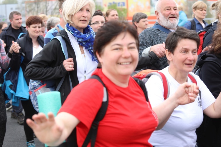 5. pielgrzymka diecezjalna z Hałcnowa wkracza do Łagiewnik