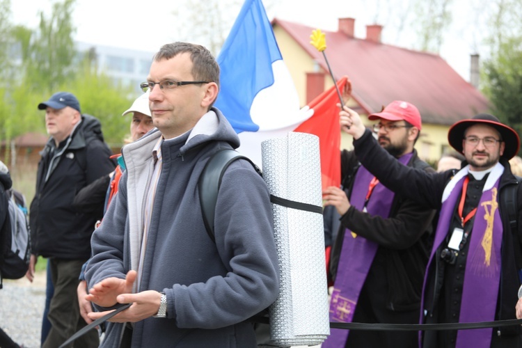 5. pielgrzymka diecezjalna z Hałcnowa wkracza do Łagiewnik