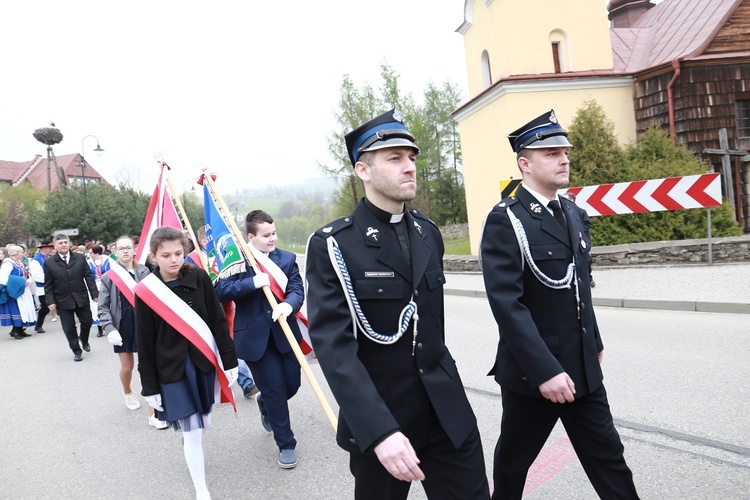 Święty Florian stanął w Ropie