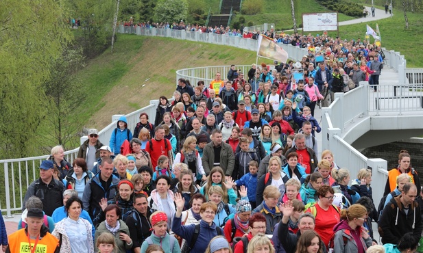 Pielgrzymi już widzą bazylikę...